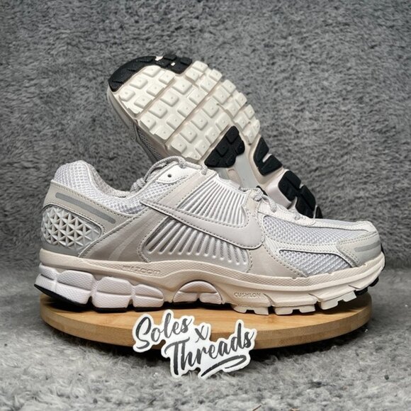Nike Zoom Vomero 5 Women Size 10.5 = Men Size 9 Vast Grey Sneakers FQ7079-100 - Picture 1 of 7
